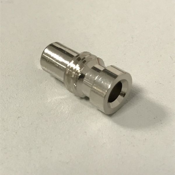 Reducer sleeve for PL plugs